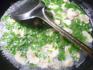 荠菜蘑菇豆腐羹的做法步骤:7