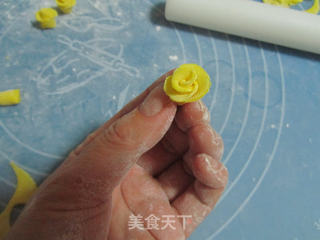 翻糖花朵纸杯蛋糕的做法步骤:18