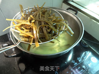 辣椒油拌海带丝的做法步骤：4