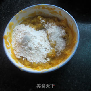 炸南瓜圈的做法步骤：3