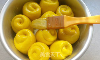 南瓜淡奶油小餐包的做法步骤:10