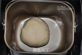 来点料更美味--杏仁酱面包卷的做法步骤:2