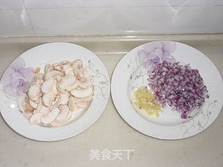 蘑菇芝士意大利面的做法步骤:2