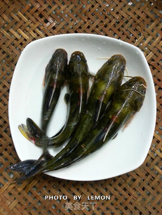 黄颡鱼炖豆腐的做法步骤:2