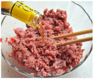 详解最好吃的外焦里嫩牛肉锅贴的做法步骤:2