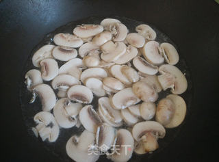 外表平淡,附有内涵的自制披萨的做法步骤:2