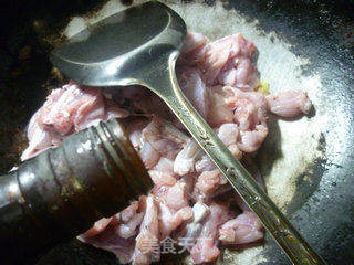 泡椒莴笋牛蛙的做法步骤:5