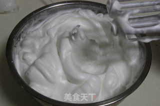 蓝莓戚风蛋糕卷的做法步骤:3