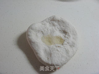多彩牡丹花烫面蒸饺的做法步骤:2