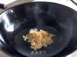 白菜虾皮炒鸡蛋的做法步骤:3