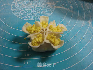 多彩牡丹花烫面蒸饺的做法步骤:13