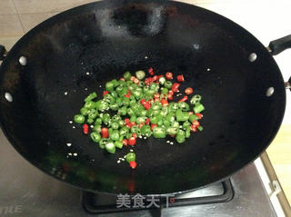无辣不欢----------青红椒焖冬瓜的做法步骤:2