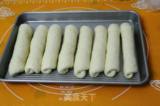 椰蓉蛋黄排排包的做法步骤:8