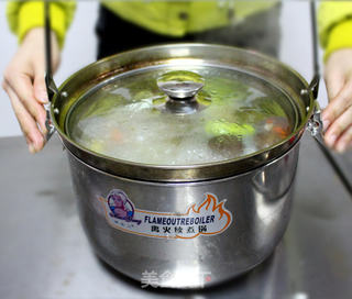 三黄鸡炖香菇的做法步骤:13