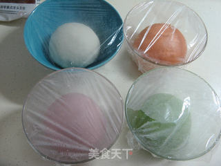 多彩牡丹花烫面蒸饺的做法步骤:4