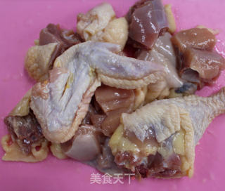 三黄鸡炖香菇的做法步骤:5