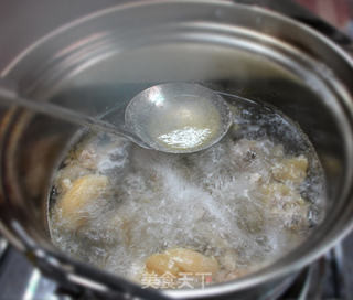 三黄鸡炖香菇的做法步骤:7