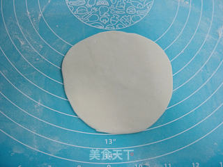 多彩牡丹花烫面蒸饺的做法步骤:7