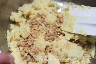小小改变带来的惊喜美味——花生芝麻酥饼的做法步骤:5