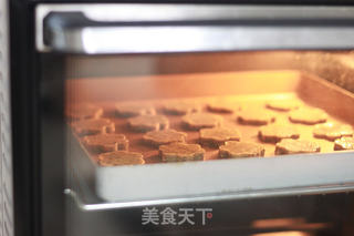 小小改变带来的惊喜美味——花生芝麻酥饼的做法步骤:11