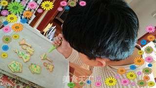 亲子游戏——制作圣诞糖霜饼干的做法步骤:10
