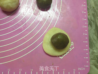紫薯蛋黄抹茶酥的做法步骤:6