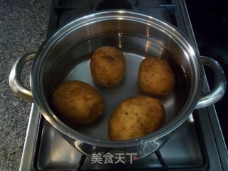 健康美食:土豆胡萝卜色拉蛋糕的做法步骤:2