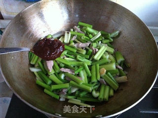 黄豆酱炒章丘鲍芹的做法步骤:7