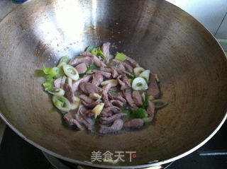 黄豆酱炒章丘鲍芹的做法步骤:4