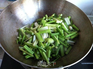 黄豆酱炒章丘鲍芹的做法步骤:5