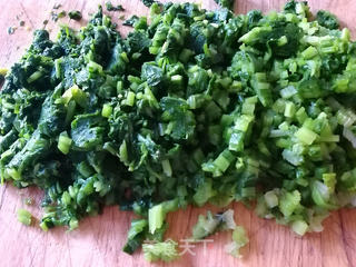 芹菜猪肉饺的做法步骤：1