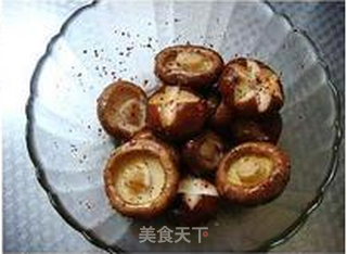 黑胡椒烤香菇的做法步骤:3