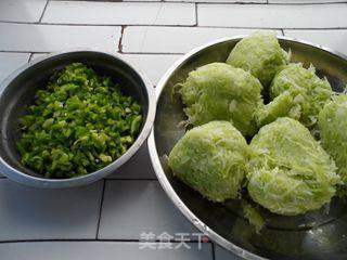 葫芦青椒猪肉饺的做法步骤:2