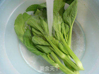 油菜蕻麻辣肠炒年糕的做法步骤:2