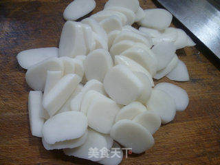 油菜蕻麻辣肠炒年糕的做法步骤:4