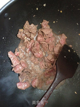 疏与肉的完美结合--木耳炒牛肉的做法步骤:4