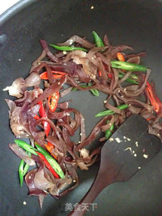 疏与肉的完美结合--木耳炒牛肉的做法步骤:5