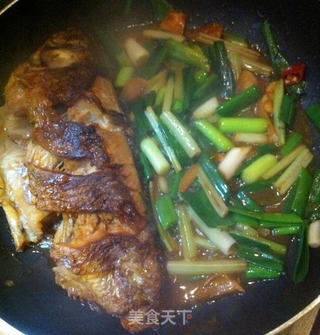 红烧鲫鱼的做法步骤:9