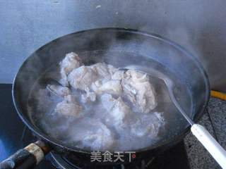 红烧脊骨的做法步骤:2