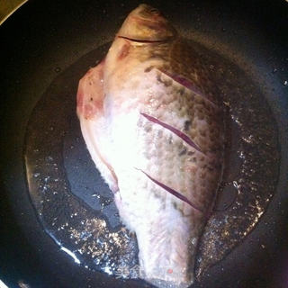 红烧鲫鱼的做法步骤:3