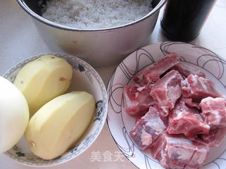 土豆排骨米饭的做法步骤：1