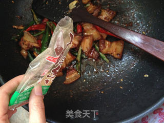 最下饭的辣味菜-----线椒五花肉的做法步骤:11