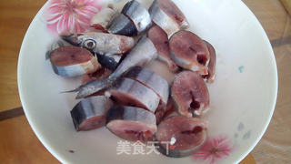 糖醋秋刀鱼的做法步骤:2