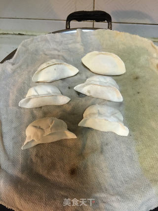 酸菜猪肉馅饺子的做法步骤:11