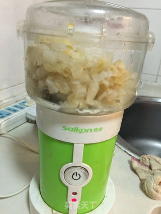 酸菜猪肉馅饺子的做法步骤:2