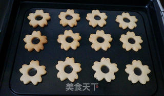 玻璃糖芯花朵饼干的做法步骤:16