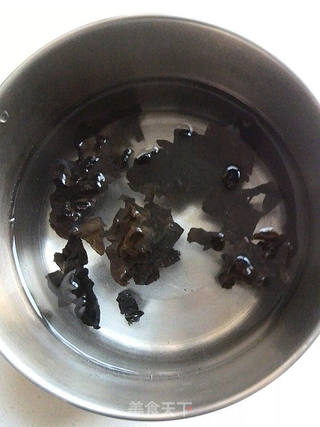 芥末杏仁菠菜的做法步骤:2