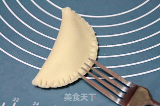 包裹着甜蜜和祝福的【薯泥酥饺(盒)】的做法步骤:8