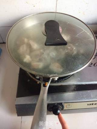 家常版羊肉白菜粉丝汤附带辣椒油做法的做法步骤:3