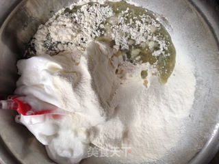 依然学烘焙--抹茶味蜜豆蛋糕的做法步骤:8